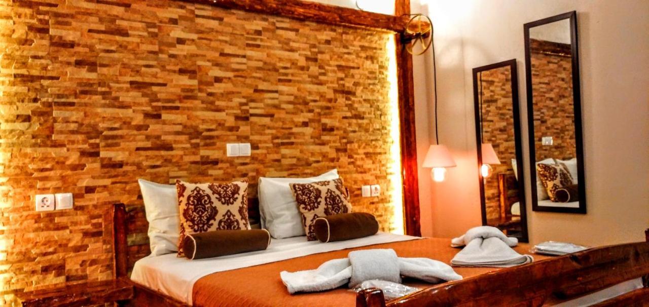 The Elysian At Nicopolis Jacuzzi Apartment Nikopolis Ngoại thất bức ảnh