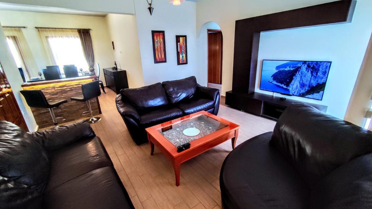 The Elysian At Nicopolis Jacuzzi Apartment Nikopolis Ngoại thất bức ảnh