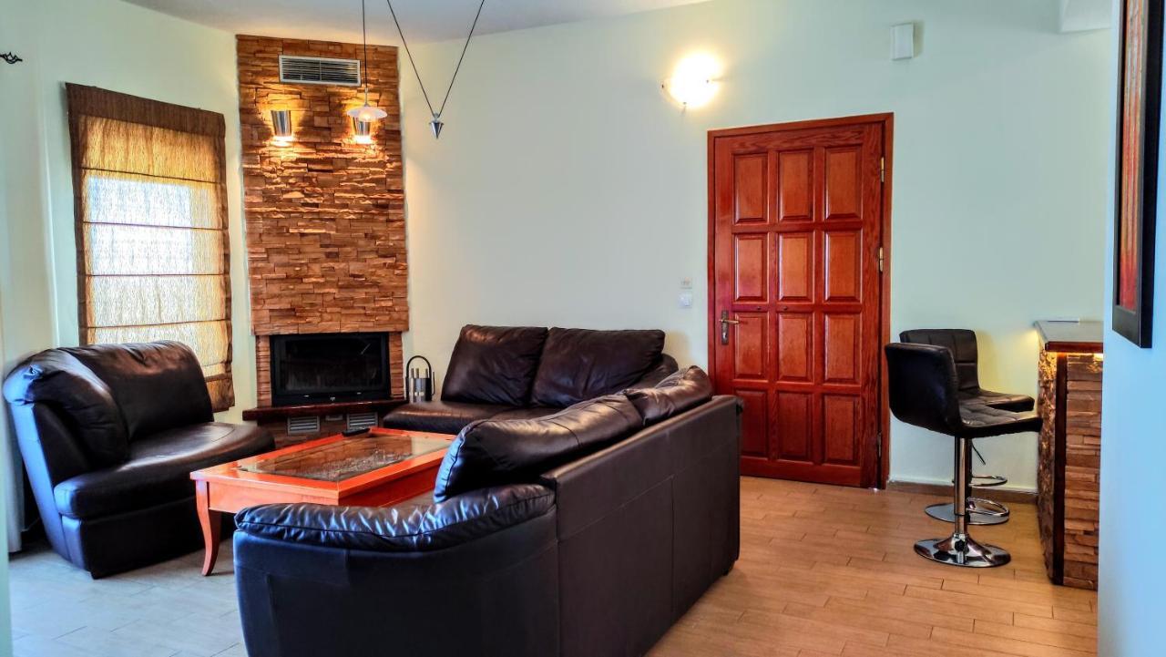 The Elysian At Nicopolis Jacuzzi Apartment Nikopolis Ngoại thất bức ảnh