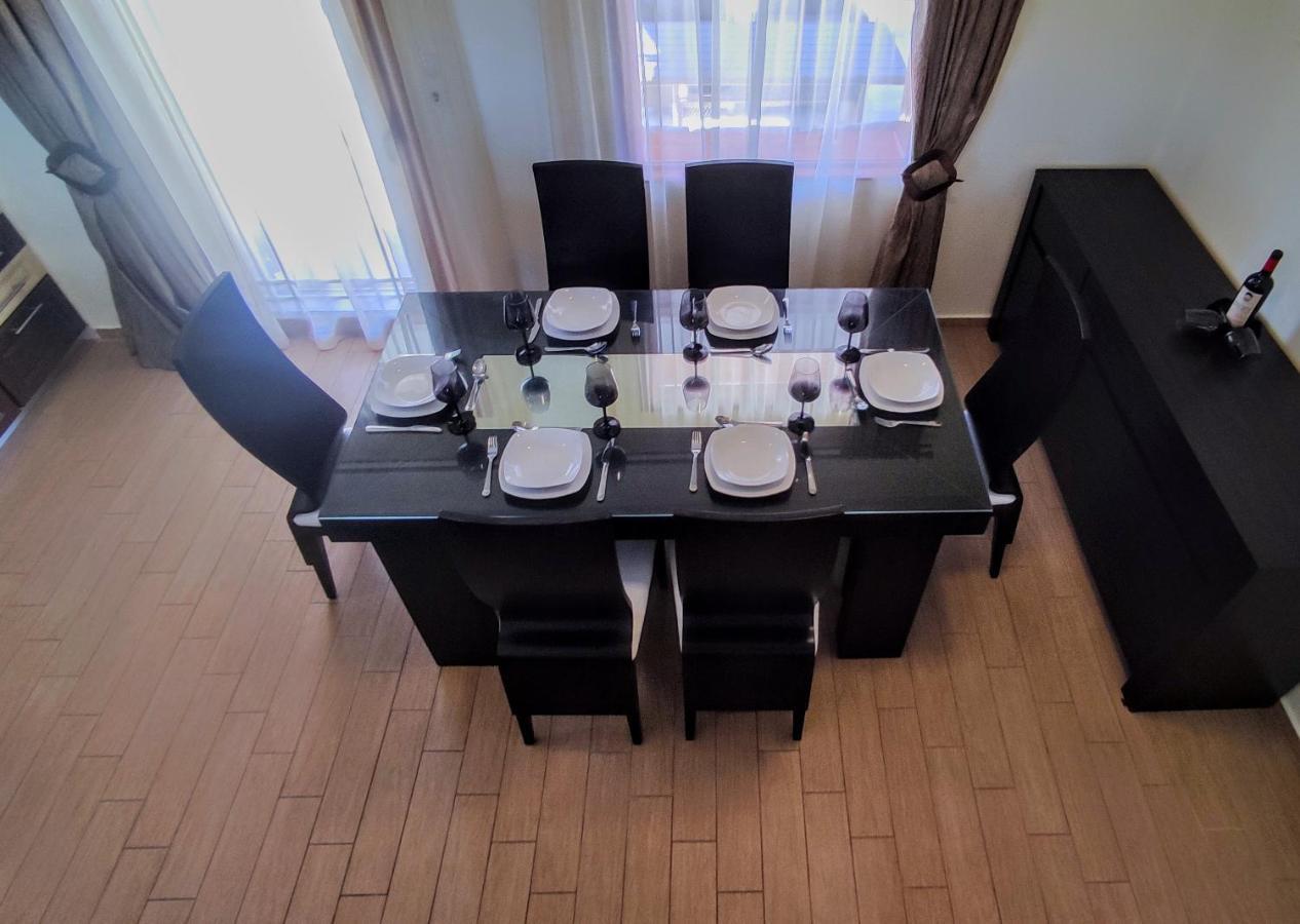 The Elysian At Nicopolis Jacuzzi Apartment Nikopolis Ngoại thất bức ảnh