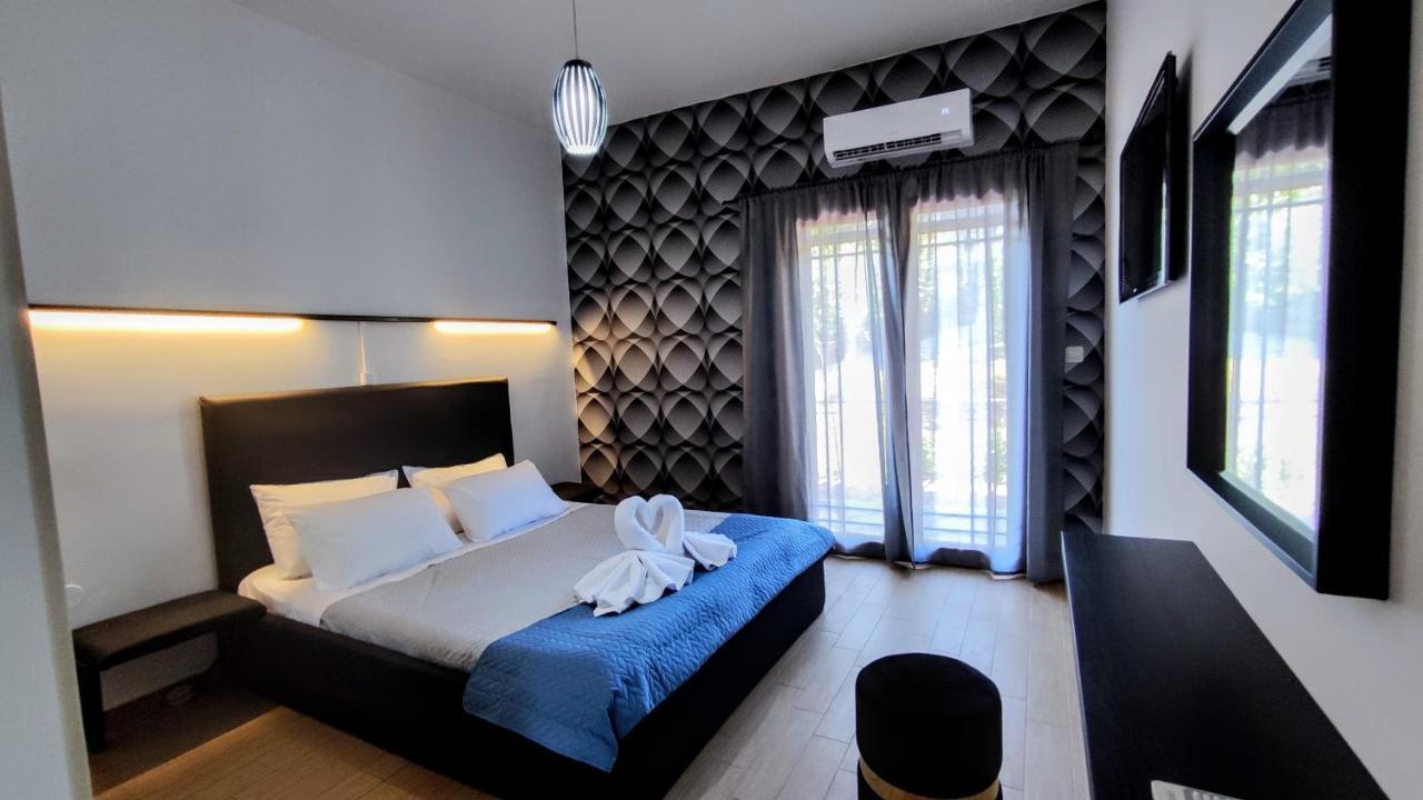 The Elysian At Nicopolis Jacuzzi Apartment Nikopolis Ngoại thất bức ảnh