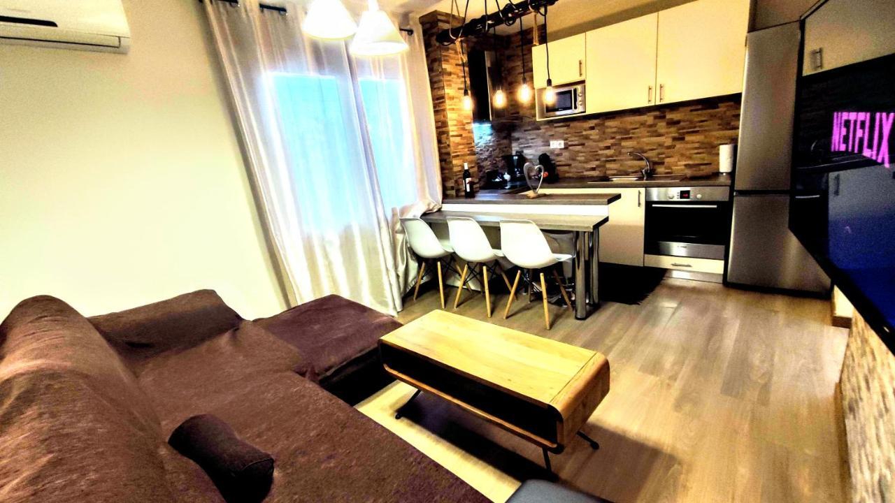 The Elysian At Nicopolis Jacuzzi Apartment Nikopolis Ngoại thất bức ảnh