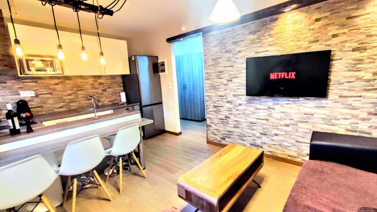The Elysian At Nicopolis Jacuzzi Apartment Nikopolis Ngoại thất bức ảnh