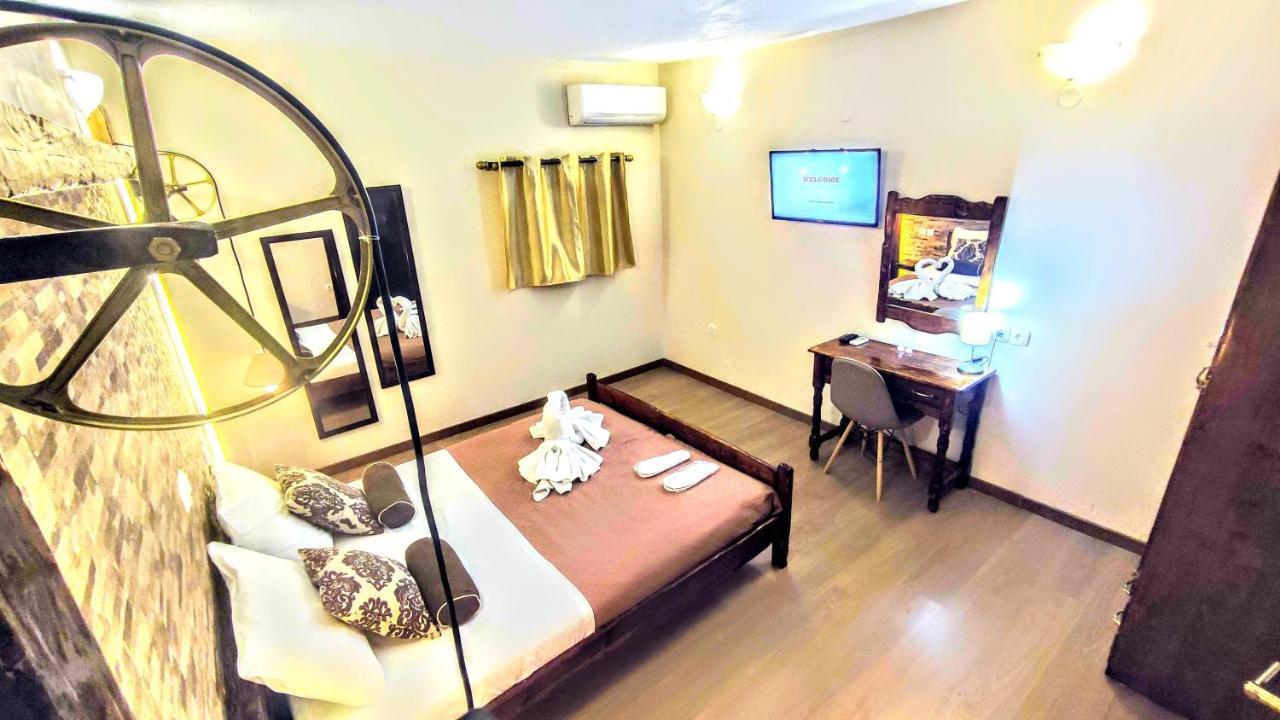 The Elysian At Nicopolis Jacuzzi Apartment Nikopolis Ngoại thất bức ảnh