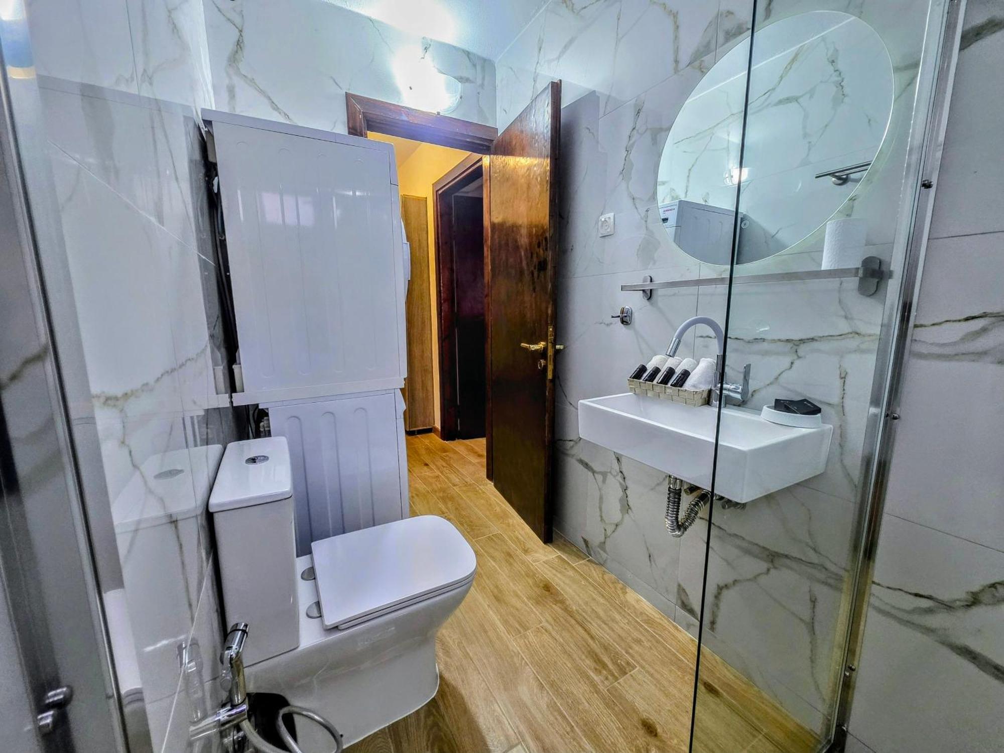 The Elysian At Nicopolis Jacuzzi Apartment Nikopolis Ngoại thất bức ảnh