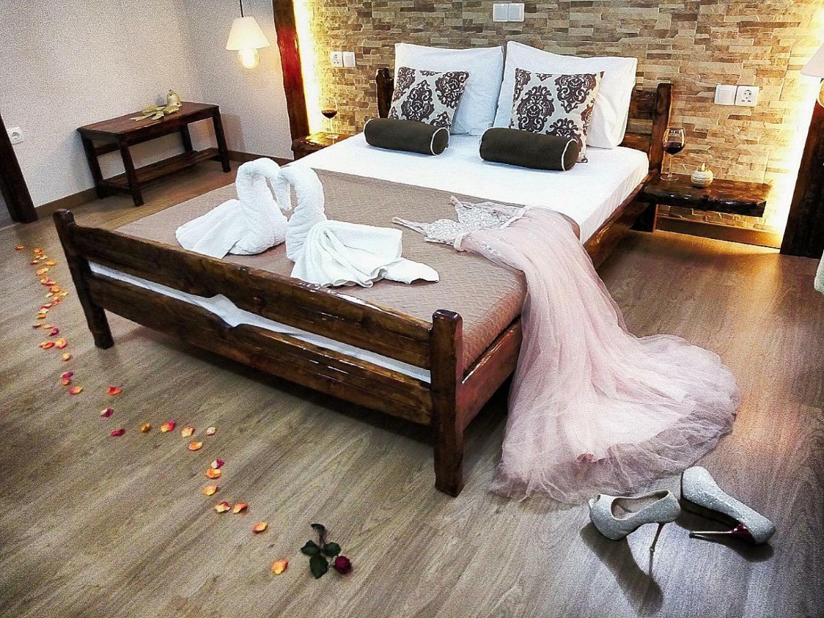 The Elysian At Nicopolis Jacuzzi Apartment Nikopolis Ngoại thất bức ảnh